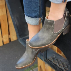 BIZA CARSON Women's Shoes