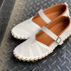 BIZA SCARLET Women's Shoes